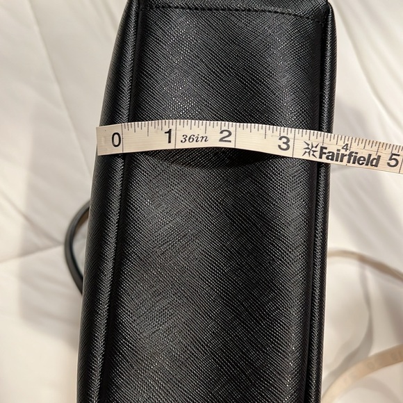 Gorgeous Tumi Saffiano Leather Handbag - Picture 11 of 11